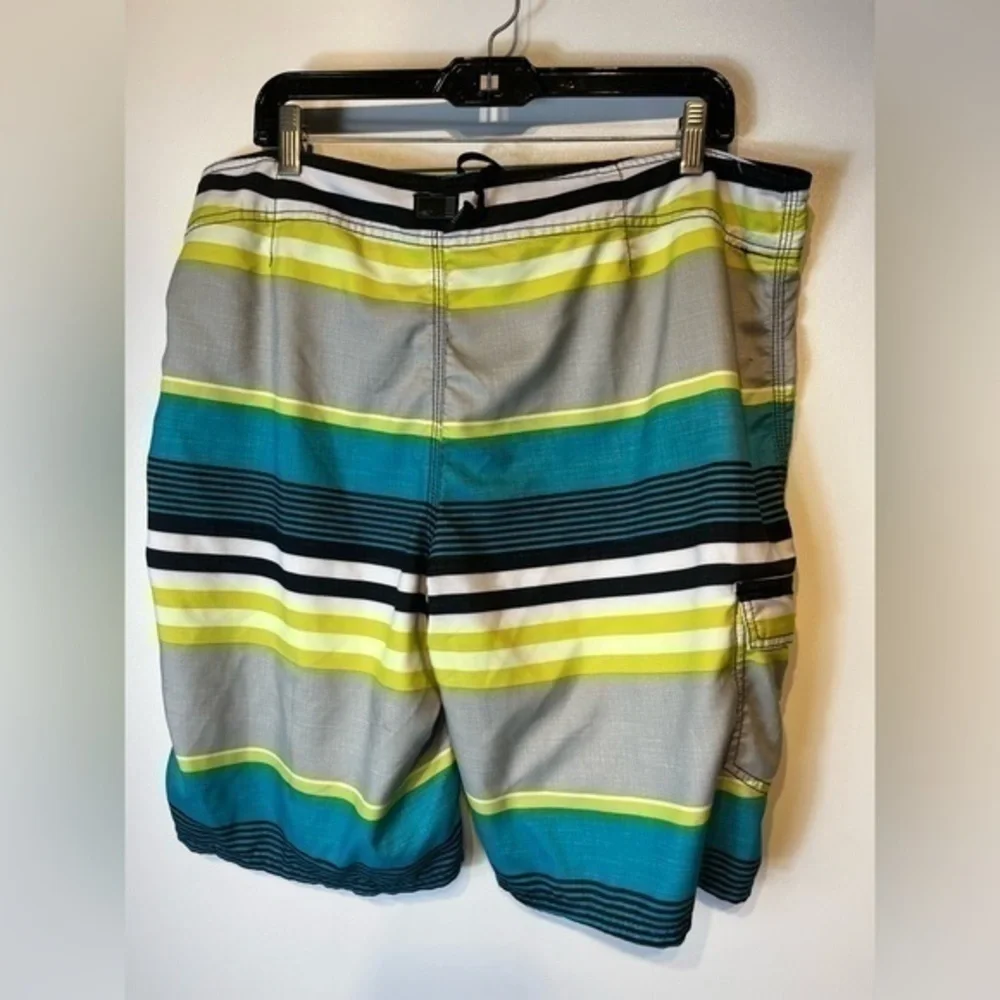O’Neill fast drying GREEN Stripped  swimming shorts size 38 men
